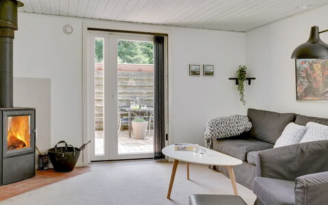 Øthi: Pavimentazione, Mobilia, Pavimento, Legna, Interior Design, Soggiorno, Pavimento In Legno, Casa, Illuminazione, Divano