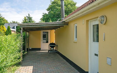 Øthi: Casa, Zona Residenziale, Casa, Arbusto, Porta, Villetta, Raccordo, Cortile, Giardino, Backyard