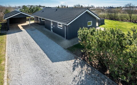 Haagen - 600M to the Fjord: Mobilia, Interior Design, Pavimentazione, Legna, Pavimento, Soffitto, Pavimento In Legno, Sedia, Tavolo, Illuminazione