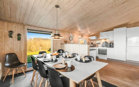 Benjamina - 530M to the Fjord: Mobilia, Interior Design, Pavimentazione, Legna, Pavimento, Soffitto, Pavimento In Legno, Sedia, Tavolo, Illuminazione