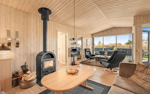 Benjamina - 530M to the Fjord: Mobilia, Interior Design, Pavimentazione, Legna, Pavimento, Soffitto, Pavimento In Legno, Sedia, Tavolo, Illuminazione