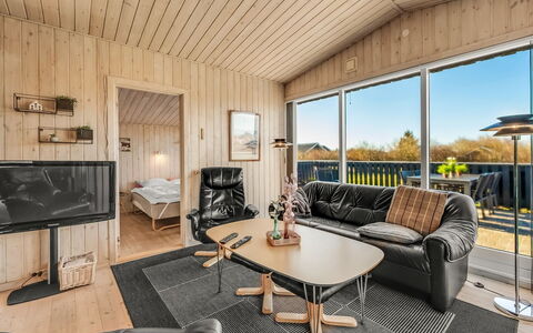 Benjamina - 530M to the Fjord: Mobilia, Interior Design, Pavimentazione, Legna, Pavimento, Soffitto, Pavimento In Legno, Sedia, Tavolo, Illuminazione
