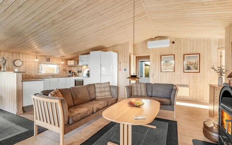 Benjamina - 530M to the Fjord: Mobilia, Interior Design, Pavimentazione, Legna, Pavimento, Soffitto, Pavimento In Legno, Sedia, Tavolo, Illuminazione