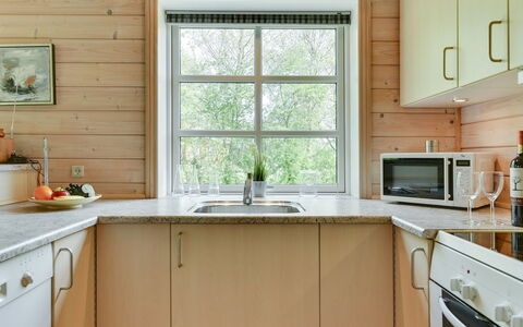 Fenja - 500M to the Fjord: Cucina, Pavimentazione, Controsoffitto, Legna, Elettrodomestico Da Cucina, Interior Design, Idraulico Fixture, Cabinetry, Pavimento, Mobilia