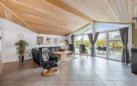 Ingbritt - 700M to the Fjord: Interior Design, Legna, Pavimentazione, Soffitto, Divano, Mobilia, Pavimento, Soggiorno, Pavimento In Legno