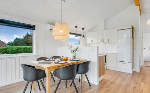 Picabo - 750M to the Fjord: Interior Design, Pavimentazione, Legna, Soffitto, Mobilia, Pavimento, Controsoffitto, Cucina, Lampada, Illuminazione
