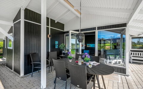Sigbrith - 350M to the Fjord: Mobilia, Interior Design, Pavimentazione, Legna, Pavimento, Soffitto, Pavimento In Legno, Sedia, Tavolo, Illuminazione