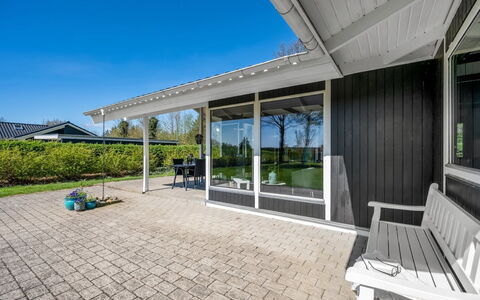 Sigbrith - 350M to the Fjord: Mobilia, Interior Design, Pavimentazione, Legna, Pavimento, Soffitto, Pavimento In Legno, Sedia, Tavolo, Illuminazione