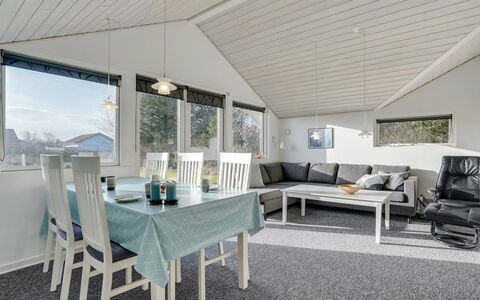 Ingward - 300M to the Fjord: Legna, Soffitto, Interior Design, Mobilia, Casa, Camera, Lampada, Soggiorno, Sedia, Shade
