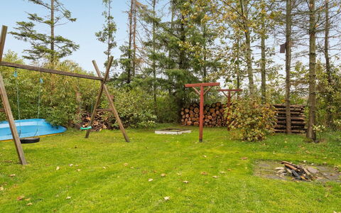 Leny - 450M to the Fjord: Lotto, Giardino, Prato, Backyard, Shade, Landscaping, Prato, Parco, Woodland, Cortile