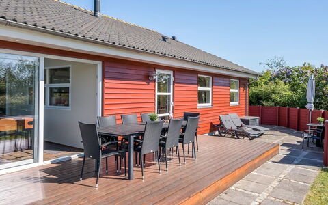 Hedevig - 800M to the Fjord: Mobilia, Interior Design, Pavimentazione, Legna, Pavimento, Soffitto, Pavimento In Legno, Sedia, Tavolo, Illuminazione