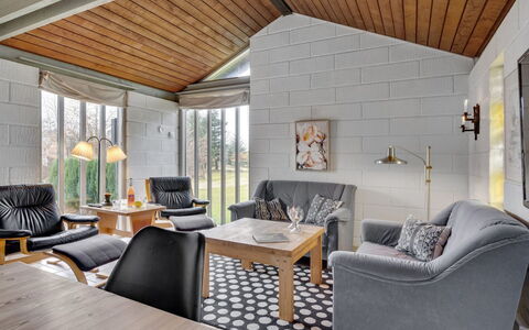 Raika - 450M to the Fjord: Mobilia, Interior Design, Pavimentazione, Legna, Soffitto, Pavimento, Sedia, Divano, Camera, Soggiorno