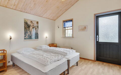 Raika - 450M to the Fjord: Legna, Camera Da Letto, Casa, Letto, Soffitto, Telaio Del Letto, Bedding, Villetta, Lenzuolo, Latifoglie