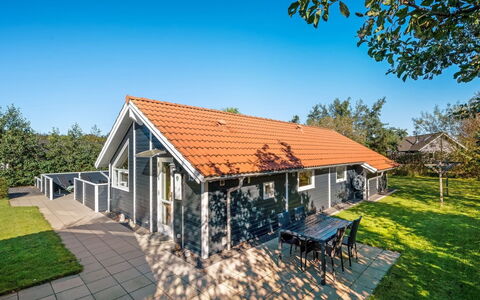 Thit - 1.2Km to the Fjord: Mobilia, Interior Design, Pavimentazione, Legna, Pavimento, Soffitto, Pavimento In Legno, Sedia, Tavolo, Illuminazione