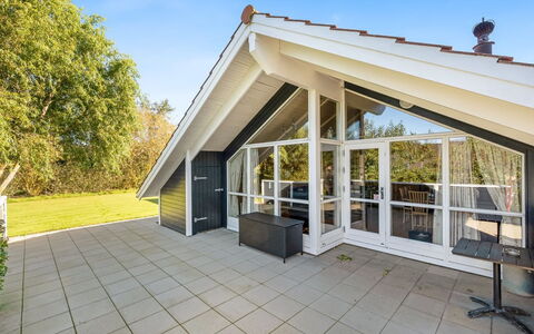 Thit - 1.2Km to the Fjord: Mobilia, Interior Design, Pavimentazione, Legna, Pavimento, Soffitto, Pavimento In Legno, Sedia, Tavolo, Illuminazione