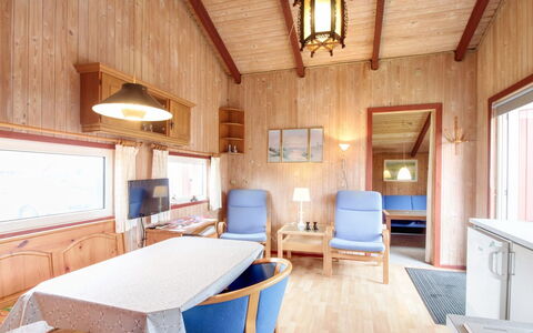 Annik - 980M to the Fjord: Mobilia, Interior Design, Pavimentazione, Legna, Pavimento, Soffitto, Pavimento In Legno, Sedia, Tavolo, Illuminazione