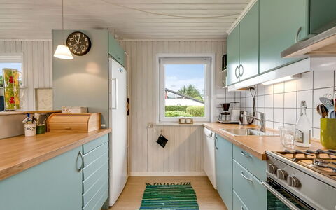 Theodor - 180M to the Fjord: Mobilia, Interior Design, Pavimentazione, Legna, Pavimento, Soffitto, Pavimento In Legno, Sedia, Tavolo, Illuminazione