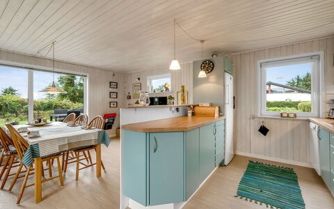 Theodor - 180M to the Fjord: Mobilia, Interior Design, Pavimentazione, Legna, Pavimento, Soffitto, Pavimento In Legno, Sedia, Tavolo, Illuminazione