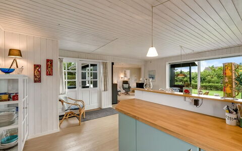 Theodor - 180M to the Fjord: Mobilia, Interior Design, Pavimentazione, Legna, Pavimento, Soffitto, Pavimento In Legno, Sedia, Tavolo, Illuminazione