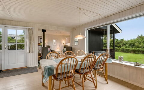Theodor - 180M to the Fjord: Mobilia, Interior Design, Pavimentazione, Legna, Pavimento, Soffitto, Pavimento In Legno, Sedia, Tavolo, Illuminazione