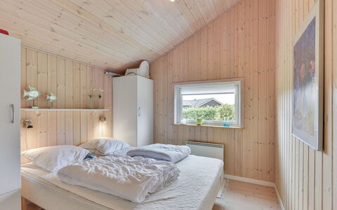 Tobbi - 1.1Km to the Fjord: Legna, Casa, Soffitto, Camera Da Letto, Latifoglie, Villetta, Plank, Color Legno, Letto, Bedding