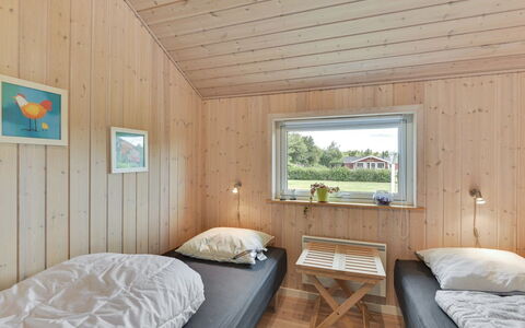 Tobbi - 1.1Km to the Fjord: Legna, Casa, Camera Da Letto, Soffitto, Latifoglie, Color Legno, Plank, Letto, Telaio Del Letto, Bedding