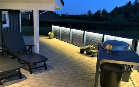 Tobbi - 1.1Km to the Fjord: Mobilia, Interior Design, Pavimentazione, Legna, Pavimento, Soffitto, Pavimento In Legno, Sedia, Tavolo, Illuminazione