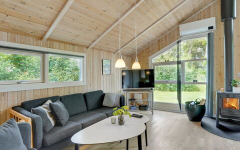 Jarik - 1.2Km to the Fjord: Mobilia, Interior Design, Pavimentazione, Legna, Pavimento, Soffitto, Pavimento In Legno, Sedia, Tavolo, Illuminazione