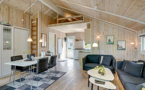 Jarik - 1.2Km to the Fjord: Mobilia, Interior Design, Pavimentazione, Legna, Pavimento, Soffitto, Pavimento In Legno, Sedia, Tavolo, Illuminazione