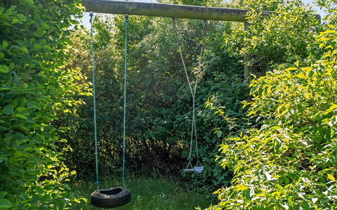 Isving - 1.1Km to the Fjord: Mobilia, Interior Design, Pavimentazione, Legna, Pavimento, Soffitto, Pavimento In Legno, Sedia, Tavolo, Illuminazione