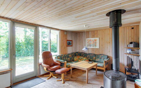 Jaane - 650M to the Fjord: Mobilia, Interior Design, Legna, Pavimentazione, Soffitto, Pavimento, Camera, Sedia, Tavolo, Latifoglie