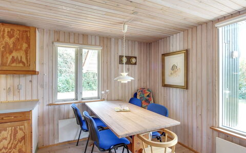 Jaane - 650M to the Fjord: Legna, Soffitto, Interior Design, Casa, Camera, Porta, Plank, Color Legno, Latifoglie, Lampada