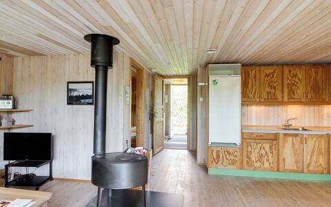 Jaane - 650M to the Fjord: Legna, Pavimentazione, Soffitto, Interior Design, Pavimento, Pavimento In Legno, Latifoglie, Color Legno, Lampada, Camera