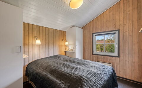 Martina - 560M to the Fjord: Legna, Interior Design, Soffitto, Pavimentazione, Pavimento, Camera Da Letto, Lampada, Illuminazione, Camera, Letto