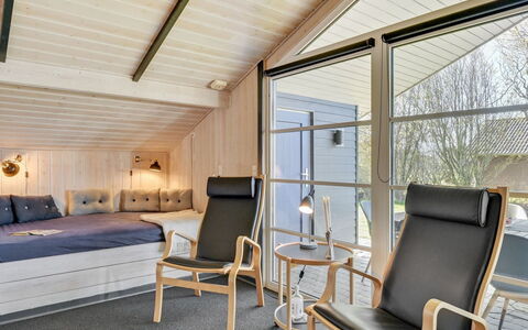 Martina - 560M to the Fjord: Mobilia, Interior Design, Pavimentazione, Legna, Pavimento, Soffitto, Pavimento In Legno, Sedia, Tavolo, Illuminazione