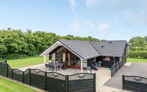 Chermeine - 1.2Km to the Fjord: Tetto, Casa, Villetta, Estate, Shade, Raccordo, Portico, Cortile, Design, Driveway