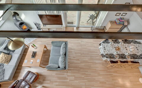 Earline - 900M to the Fjord: Mobilia, Interior Design, Pavimentazione, Divano, Legna, Pavimento, Soffitto, Appartamento, Pavimento In Legno, Soggiorno