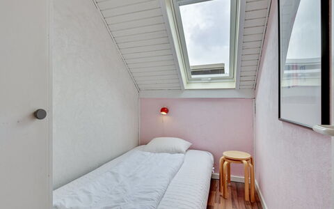 Earline - 900M to the Fjord: Parete, Camera Da Letto, Pavimento, Letto, Pavimentazione, Interior Design, Lenzuolo, Soffitto, Bedding, Biancheria