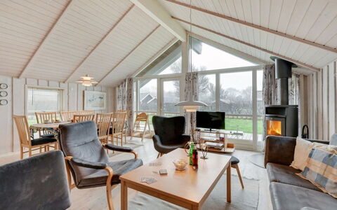 Clarina - 800M to the Fjord: Legna, Soffitto, Interior Design, Casa, Mobilia, Villetta, Soggiorno, Camera, Sedia, Latifoglie