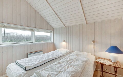 Clarina - 800M to the Fjord: Legna, Soffitto, Camera Da Letto, Pavimento, Pavimentazione, Bedding, Letto, Lenzuolo, Plank, Latifoglie