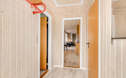 Hoghni - 850M to the Fjord: Interior Design, Soffitto, Appartamento, Pavimentazione, Mobilia, Pavimento, Camera, Illuminazione, Casa, Divano