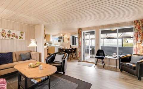 Hoghni - 850M to the Fjord: Legna, Mobilia, Interior Design, Soffitto, Sedia, Latifoglie, Color Legno, Cucina & Sala Da Pranzo Tavolo, Tavolino Da Caffè, Soggiorno