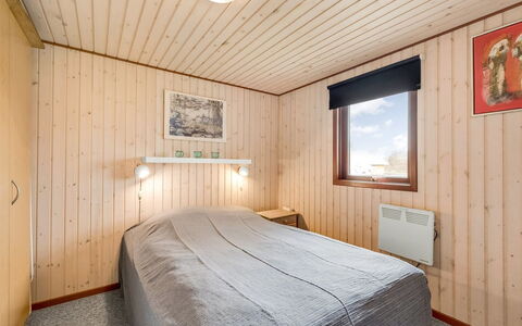 Hoghni - 850M to the Fjord: Camera Da Letto, Legna, Letto, Pavimento, Soffitto, Pavimentazione, Lenzuolo, Interior Design, Camera, Bedding