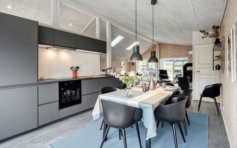 Gustaf - 400M to the Fjord: Interior Design, Cucina, Soffitto, Pavimentazione, Mobilia, Lampada, Cucina & Sala Da Pranzo Tavolo, Illuminazione, Pavimento, Controsoffitto