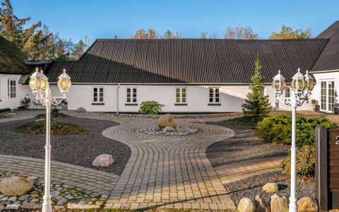 Fintan - 2Km to the Fjord: Mobilia, Legna, Interior Design, Pavimentazione, Pavimento, Sedia, Camera, Soffitto, Soggiorno, Appartamento