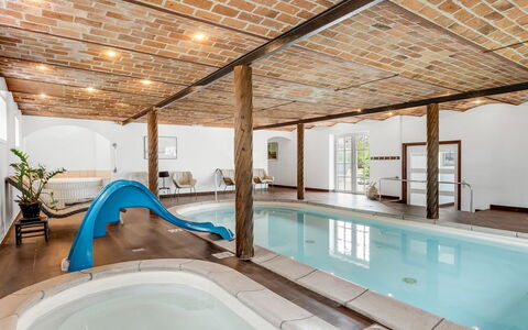 Fintan - 2Km to the Fjord: Pavimentazione, Legna, Pavimento, Interior Design, Soffitto, Mobilia, Ricorrere, Piscina, Pavimento In Legno, Color Legno