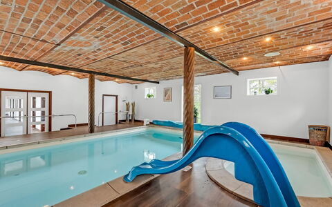 Fintan - 2Km to the Fjord: Pavimentazione, Pavimento, Soffitto, Interior Design, Piscina, Color Legno, Ricorrere, Latifoglie, Design, Vernice
