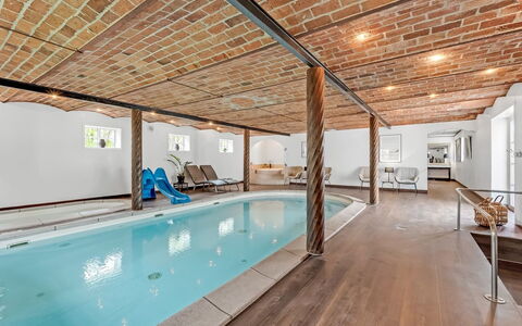 Fintan - 2Km to the Fjord: Legna, Soffitto, Pavimento, Pavimentazione, Latifoglie, Color Legno, Fascio, Design, Ricorrere, Piscina