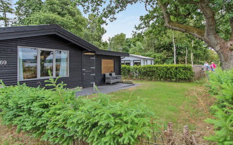 Graa: Tetto, Casa, Lotto, Casa, Villetta, Estate, Edifici Giardino, Shade, Log Cabin, Landscaping