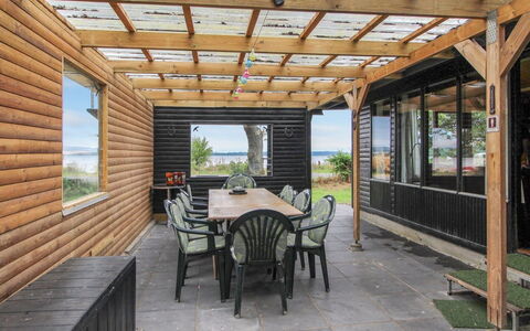 Graa: Tetto, Casa, Lotto, Casa, Villetta, Estate, Edifici Giardino, Shade, Log Cabin, Landscaping